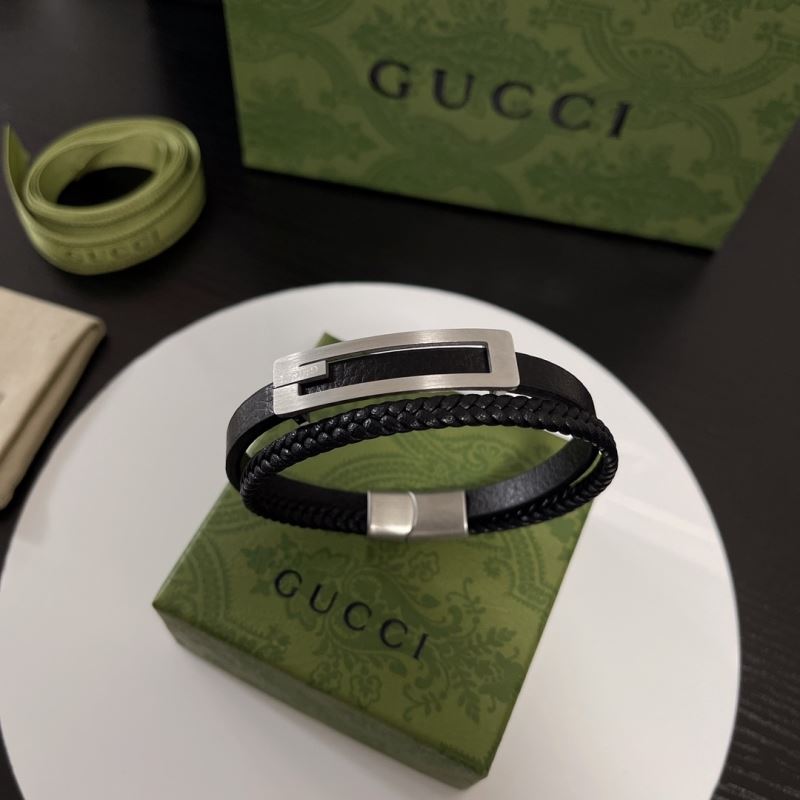 G*u*i bracelets